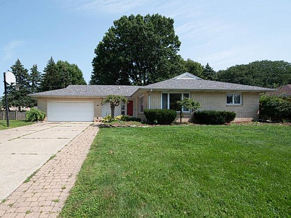 2nd image of 611 Brynhaven Dr