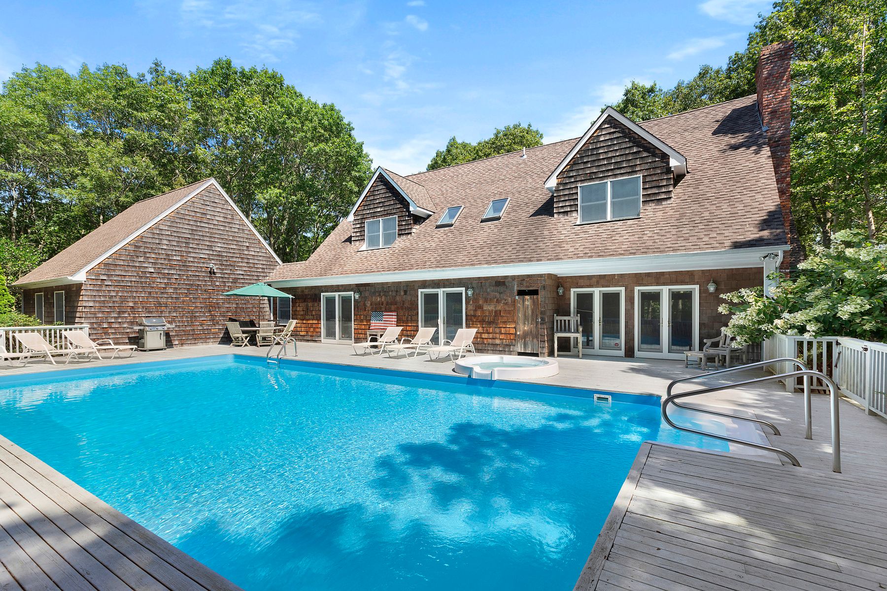 73 Wainscott Northwest Rd in Wainscott Out East