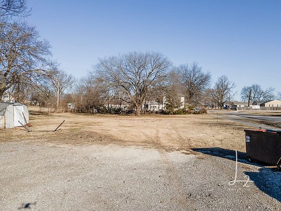 1223 N 8th Neodesha 3