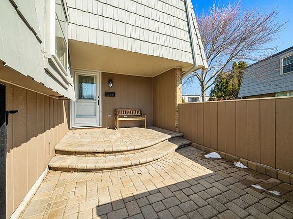 3rd image of 660 Versailles Cir Unit A