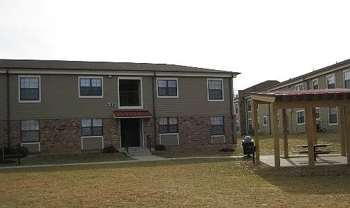 Photo 1 of 7 - 185 W Woodward Ave - Holly Springs, MS Primary Photo - 185 W Woodward Ave
