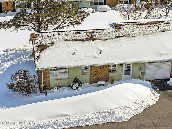 2nd image of 32B Buckingham Drive