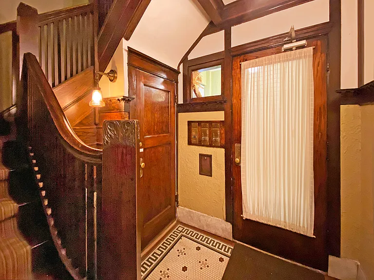 819 W Buena Ave #3 — Photo 5