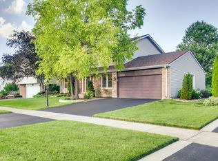 960 Old Mill Grove Rd, Lake Zurich, IL 60047