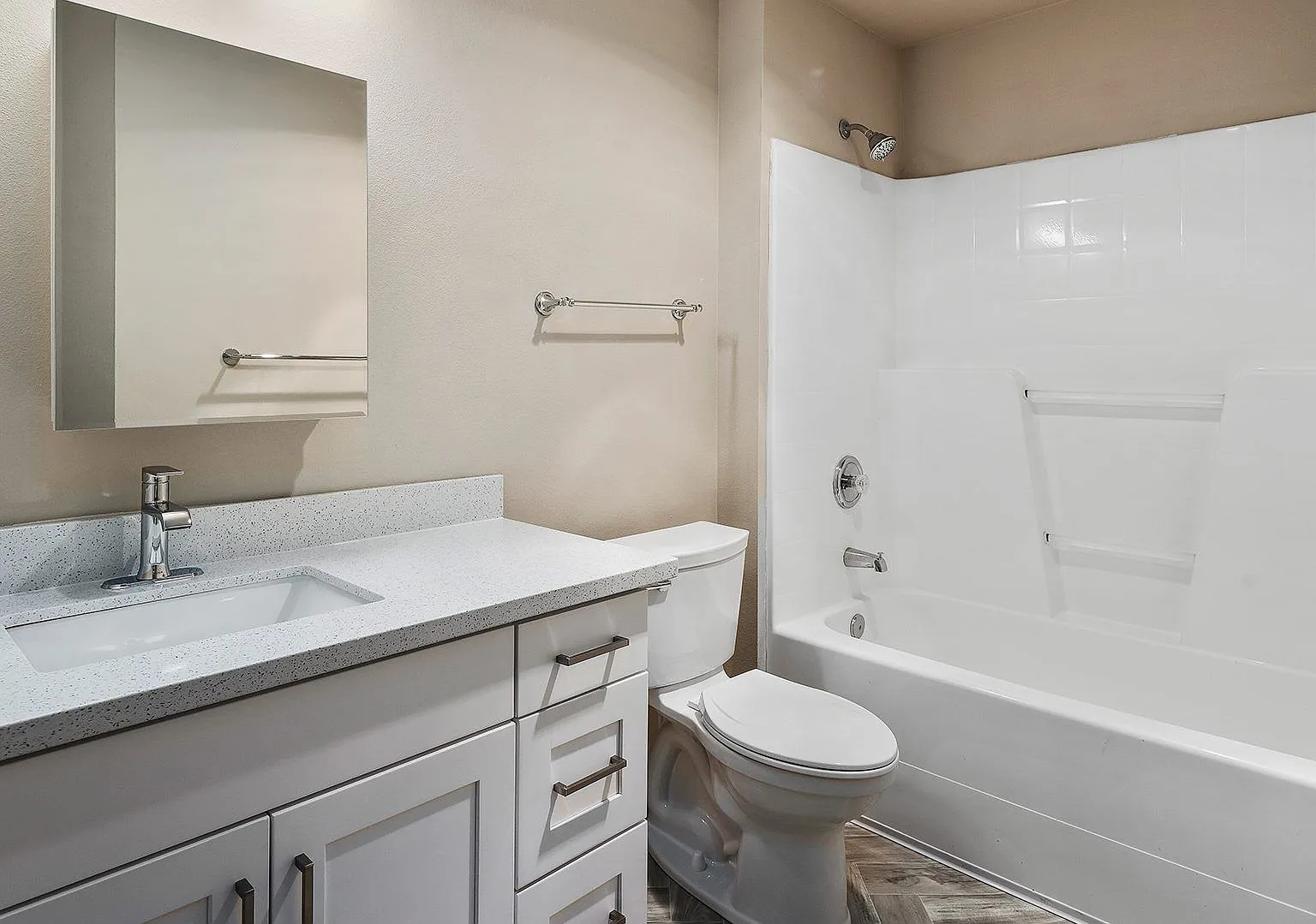 The Villa Flora Apartments — Photo 4