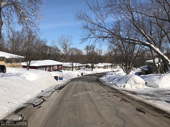 2nd image of 1560 Woodland Dr