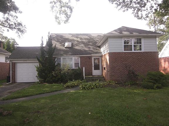 2nd image of 2282 Centre Ave