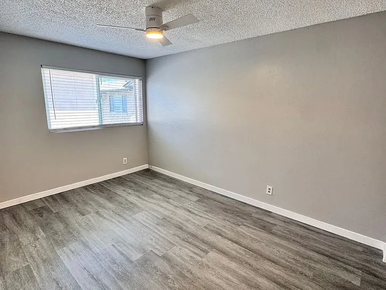 4321 Green Ave — Photo 16