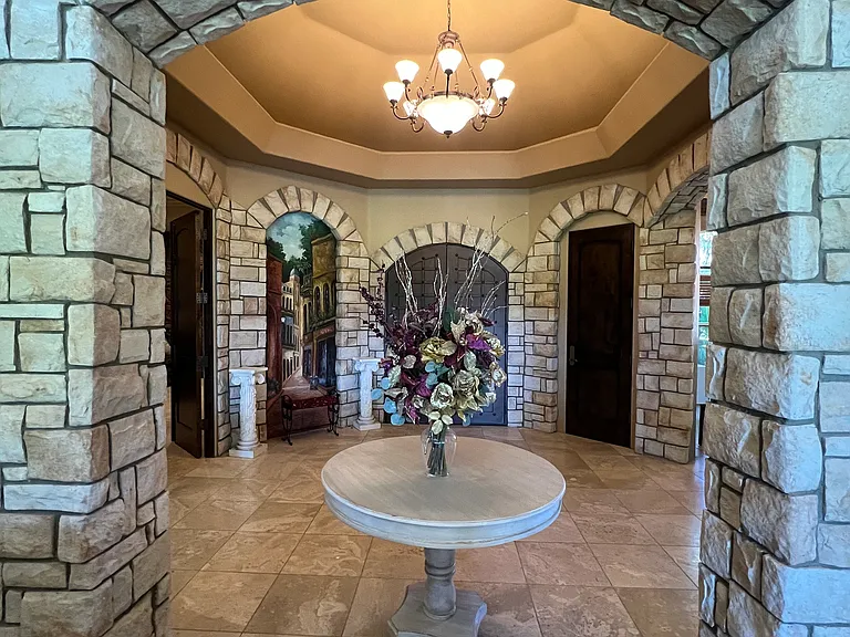 2104 Wedgemont Pl — Photo 2