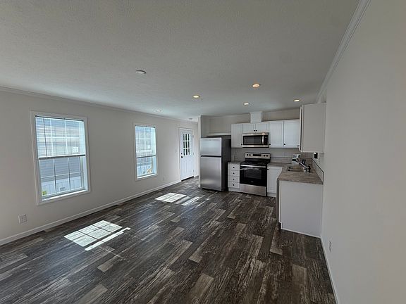2nd image of 129 3rd Ave #129