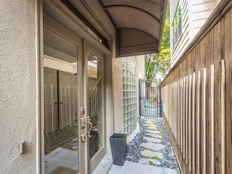 2108 Driscoll St — Photo 6