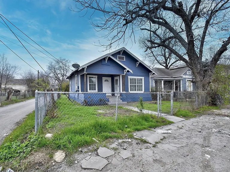 104 Webb — Photo 2