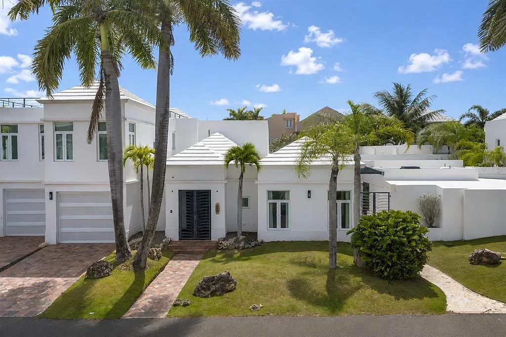 6 bed, 5.5 bath, 4200 sqft, $8,500 — Photo 1