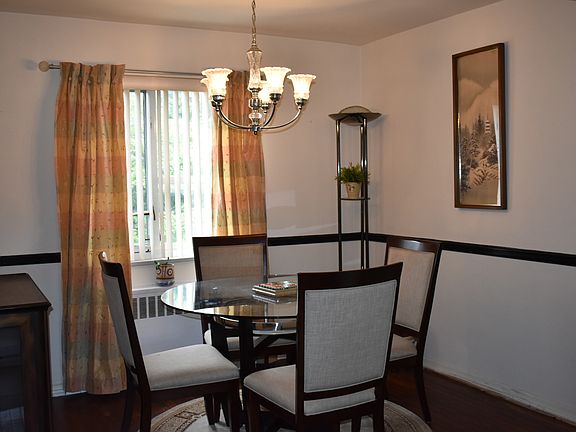 5th image of 22529 Hillside Ave