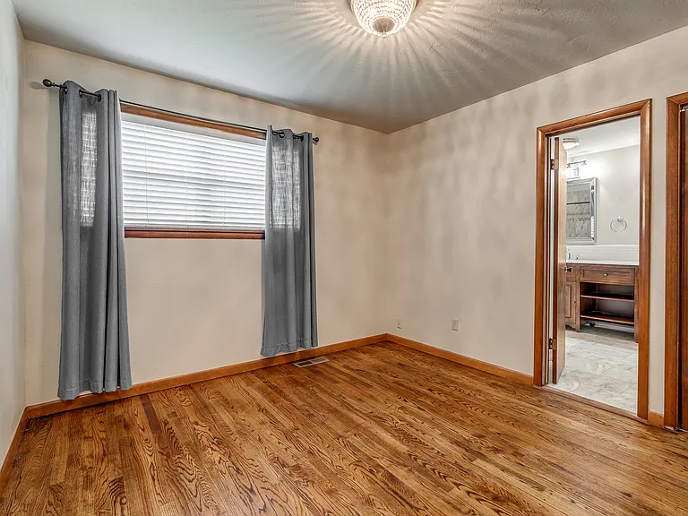 4701 N Peniel Ave — Photo 8