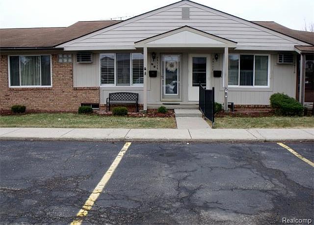 1st image of 25117 Franklin Ter