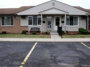 25117 Franklin Ter, South Lyon, MI