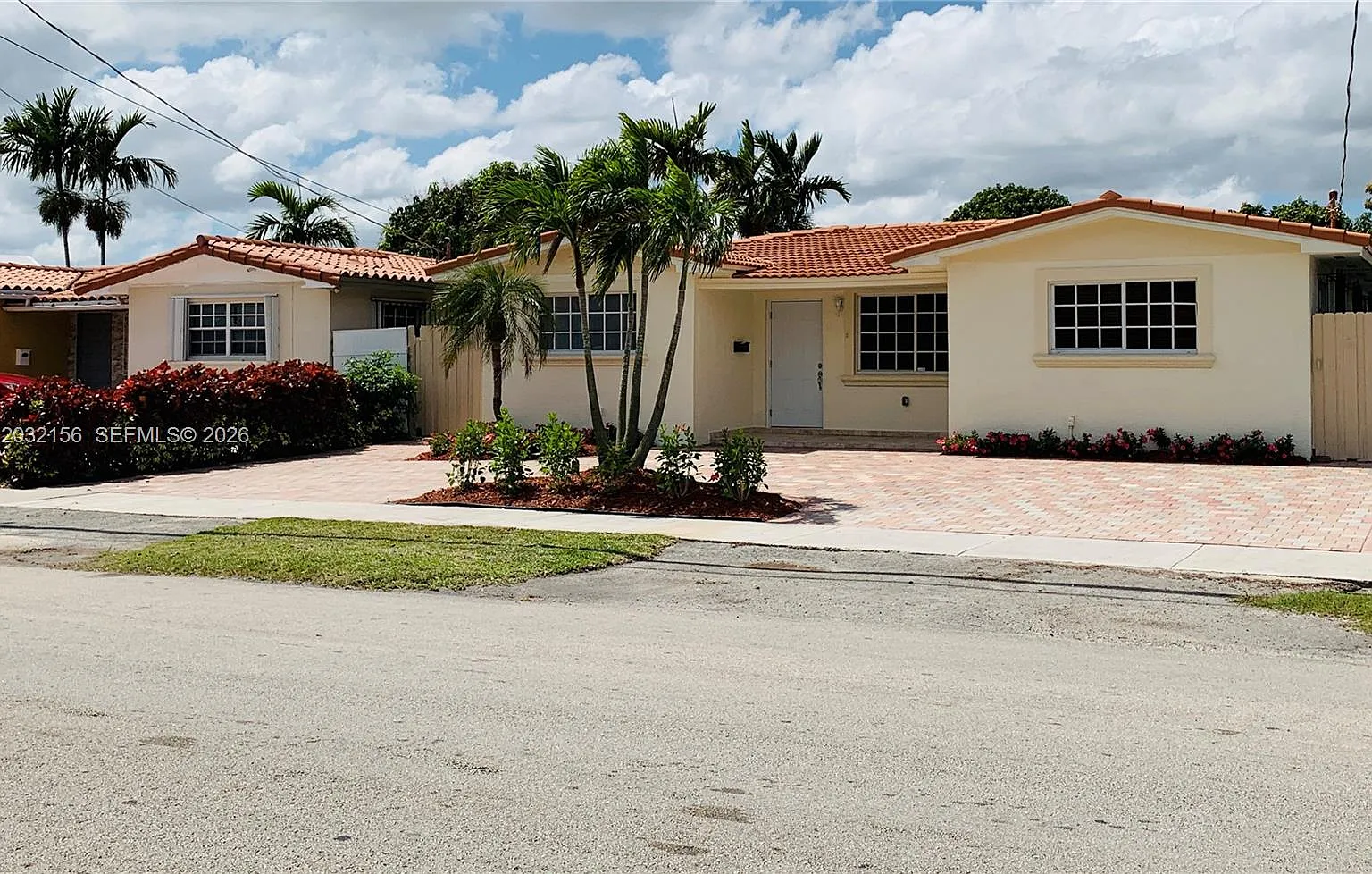 4 bed, 2.0 bath, $5,200 — Photo 1