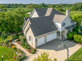 13487 Cambridge Dr, Lemont, IL 60439