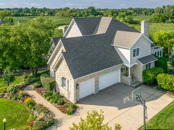 13487 Cambridge Dr, Lemont, IL 60439