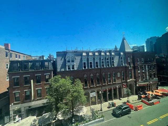 288 Hanover St #2F — Photo 13