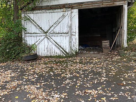 3rd image of 13740 Lower Edgemont Rd