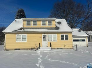 205 E 3rd St, Peterson, IA 51047