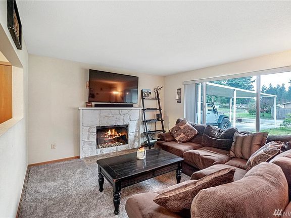 5th image of 11627 213th Avenue Ct E