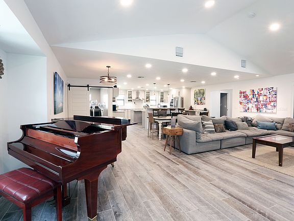 4th image of 25335 Luci Dr