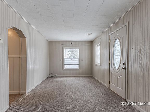 3rd image of 2052 Woodward St