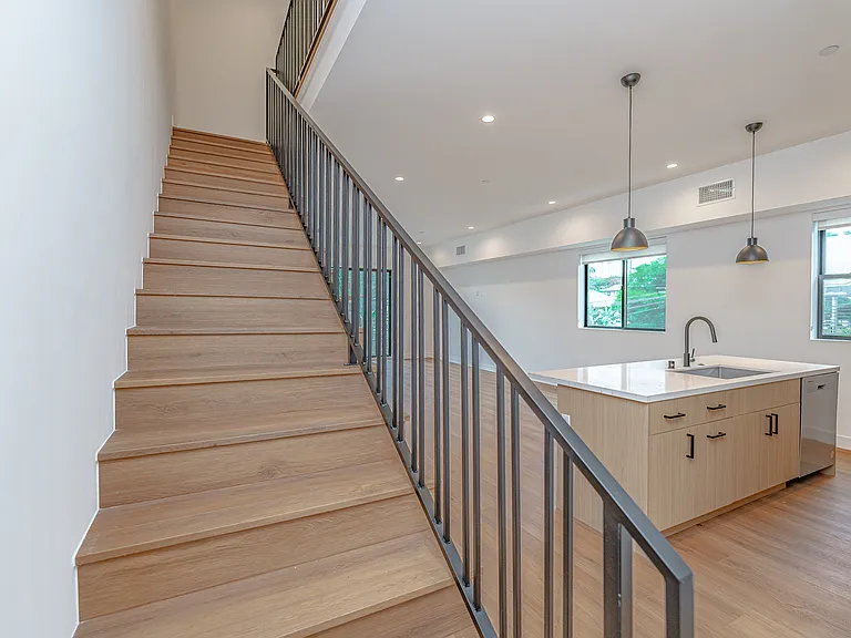 1342 Portia St — Photo 14