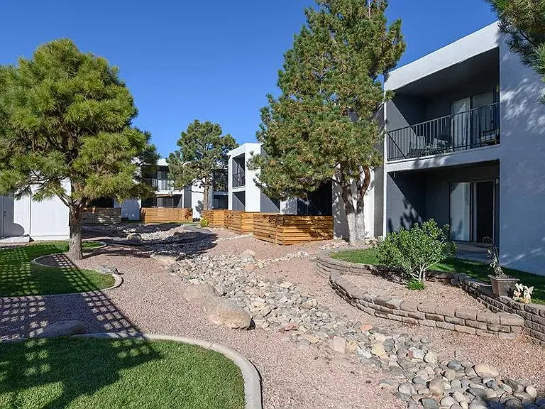 Peaks at Los Ranchos — Photo 10