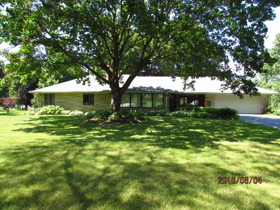 2212 Pioneer Dr photo 1