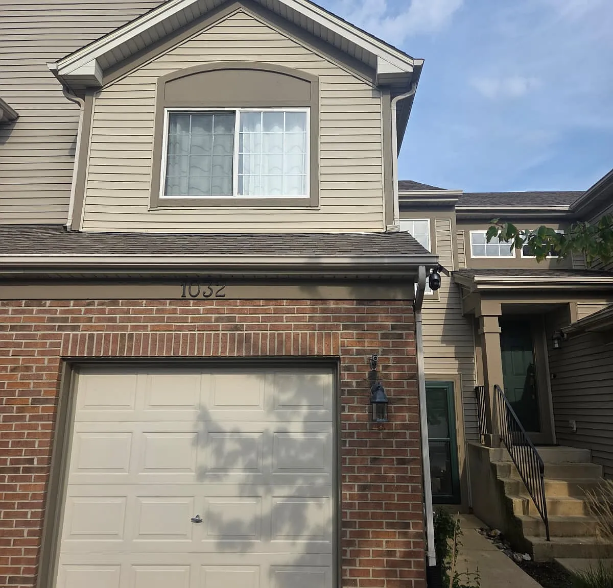 2 bed, 1.5 bath, 1213 sqft, $2,390 — Photo 2