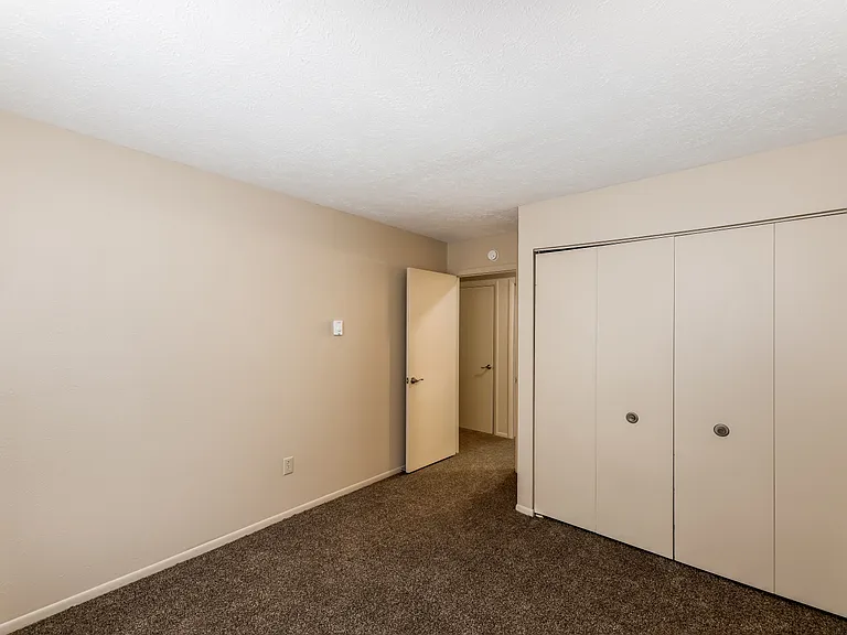 Ravenswood Apartments — Photo 7