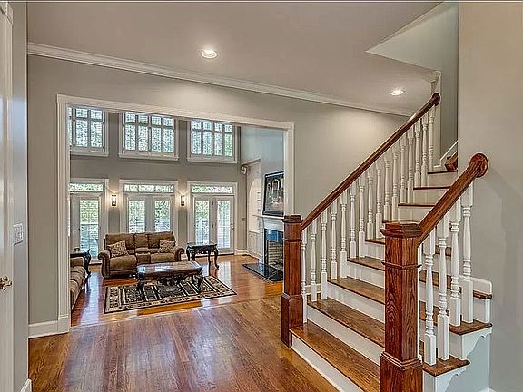 5th image of 8615 Forrestal Dr NE