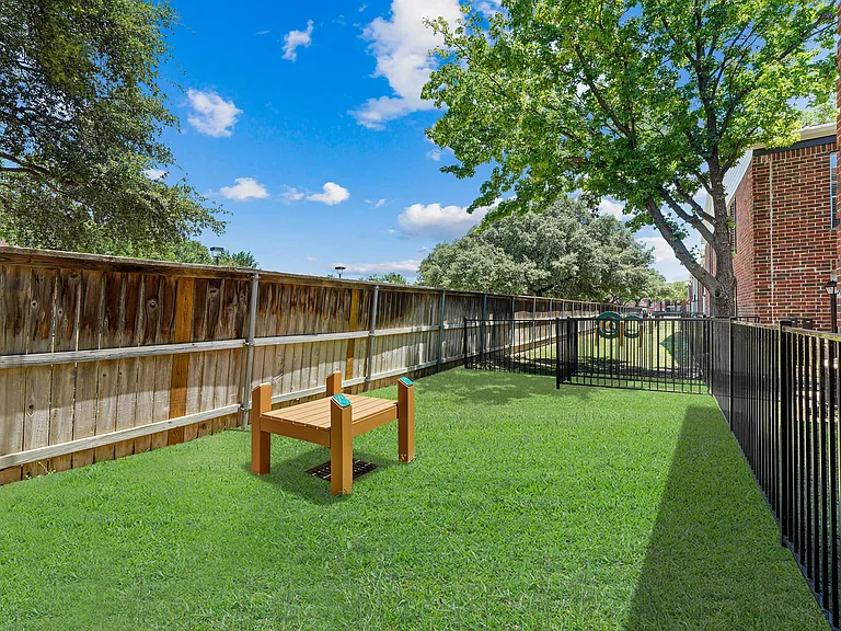 Exterior-Dog Park