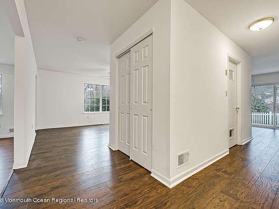 5th image of 183 Lynn Ct