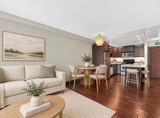 1301 N 17th Ave NW #304, Calgary, AB T2M 0R2
