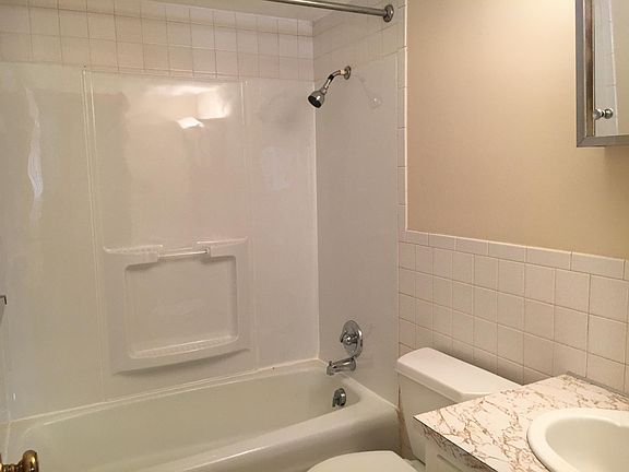 3rd image of 431 Saybolt Ave APT 3
