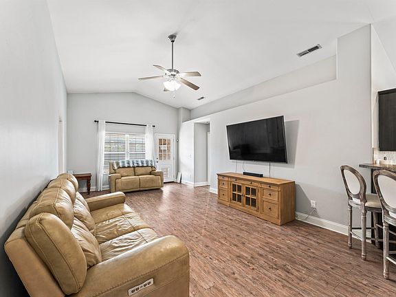 5th image of 975 Clover Ave