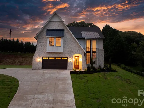 2670 Charleston Ct, Claremont, NC 28610