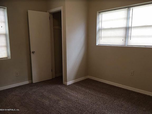 4th image of 1916 Vista Ave