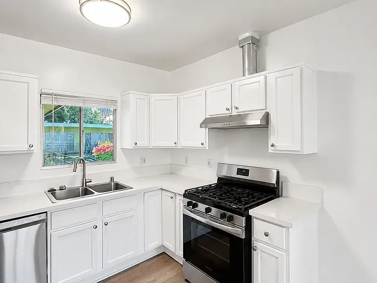 1845 Canyon Dr #11 — Photo 3