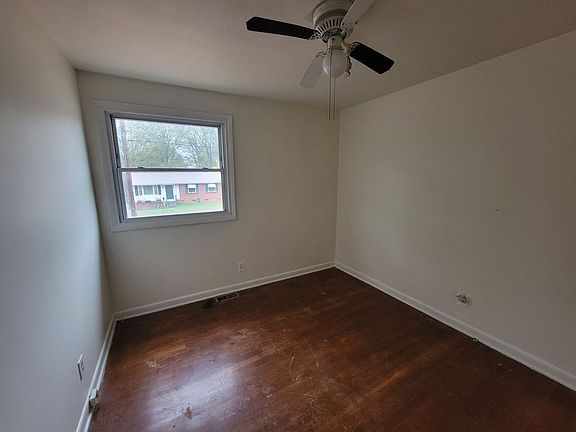 3rd image of 306 Hazelwood Dr
