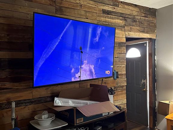 3rd image of 2254 Lee Ave