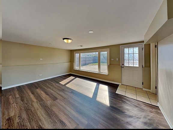 4th image of 914 Elsie Dr