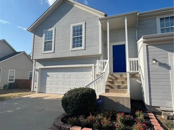 1530 S 5th St E, Louisburg, KS 66053