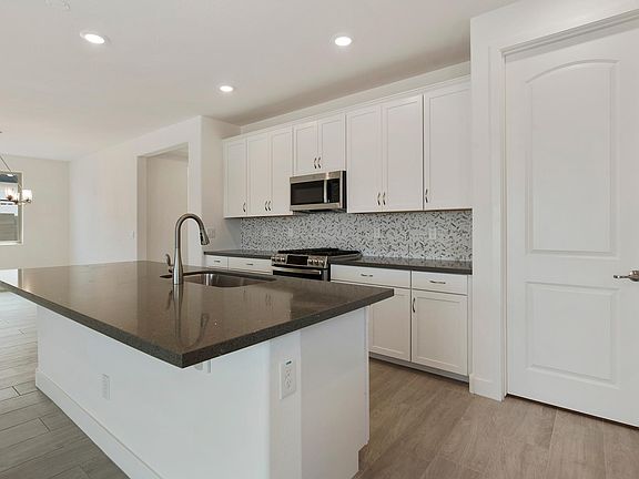 4th image of 17214 E Dahlia Dr