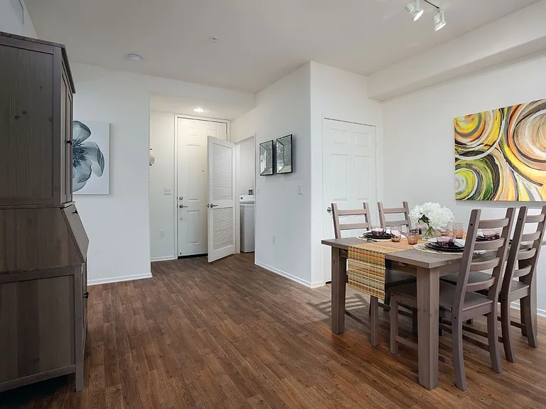 Avila Apartment Homes — Photo 37